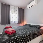Modern Jura With Pool Near The Beach, Extra Pool Heating Available ميدولين