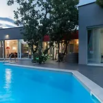 فيلة Modern Jura With Pool Near The Beach, Extra Pool Heating Available ميدولين