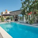 Modern Jura With Pool Near The Beach, Extra Pool Heating Available ميدولين
