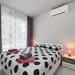 Modern Jura With Pool Near The Beach, Extra Pool Heating Available ميدولين