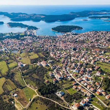 Modern Jura With Pool Near The Beach, Extra Pool Heating Available * Medulin