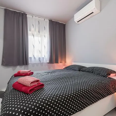 Modern Jura With Pool Near The Beach, Extra Pool Heating Available メドゥリン