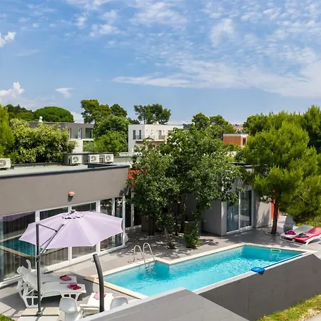 Modern Jura With Pool Near The Beach, Extra Pool Heating Available ヴィラ *