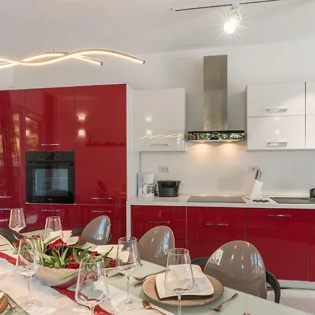 Villa Modern Jura With Pool Near The Beach, Extra Pool Heating Available Medulin