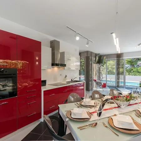 ヴィラ Modern Jura With Pool Near The Beach, Extra Pool Heating Available