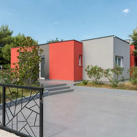 Modern Jura With Pool Near The Beach, Extra Pool Heating Available *