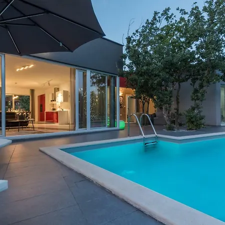 ヴィラ Modern Jura With Pool Near The Beach, Extra Pool Heating Available *