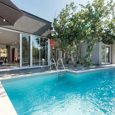 Modern Jura With Pool Near The Beach, Extra Pool Heating Available