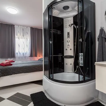 Modern Jura With Pool Near The Beach, Extra Pool Heating Available * Medulin