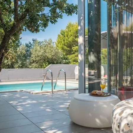 Modern Jura With Pool Near The Beach, Extra Pool Heating Available * Medulin