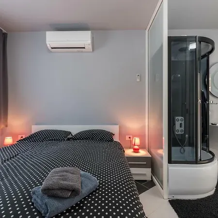ヴィラ Modern Jura With Pool Near The Beach, Extra Pool Heating Available *