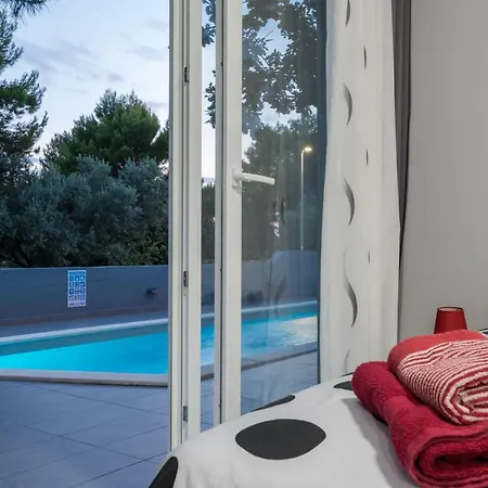 ヴィラ Modern Jura With Pool Near The Beach, Extra Pool Heating Available メドゥリン