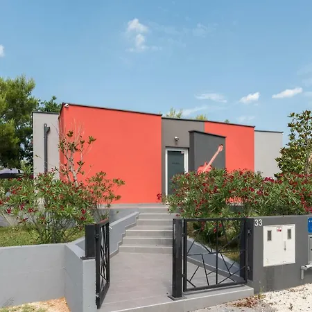 Villa Modern Jura With Pool Near The Beach, Extra Pool Heating Available Medulin