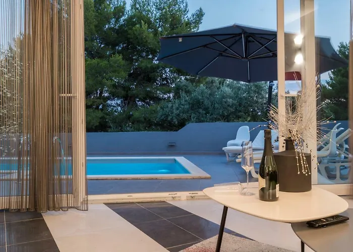 Villa Modern Jura With Pool Near The Beach, Extra Pool Heating Available Medulin