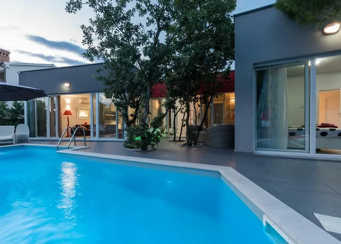 Villa Modern Jura With Pool Near The Beach, Extra Pool Heating Available Medulin