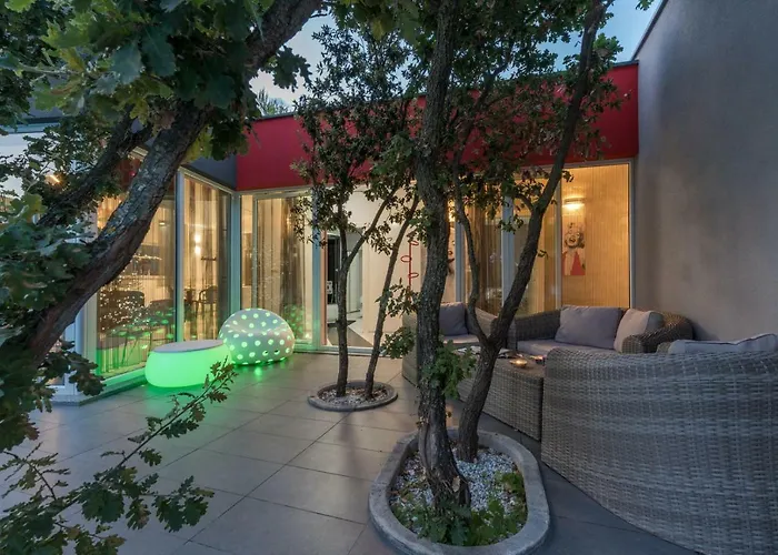 Modern Jura With Pool Near The Beach, Extra Pool Heating Available Villa