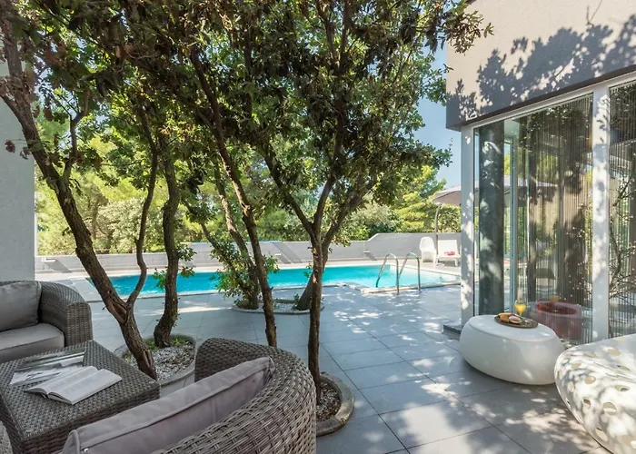 Villa Modern Jura With Pool Near The Beach, Extra Pool Heating Available *