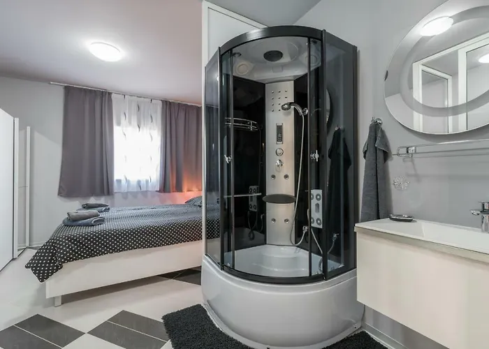 Modern Jura With Pool Near The Beach, Extra Pool Heating Available Villa Medulin