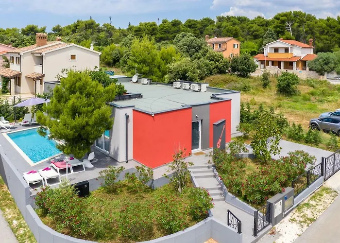 Modern Jura With Pool Near The Beach, Extra Pool Heating Available Villa