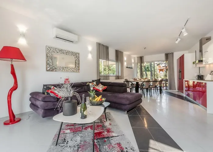 Modern Jura With Pool Near The Beach, Extra Pool Heating Available Villa