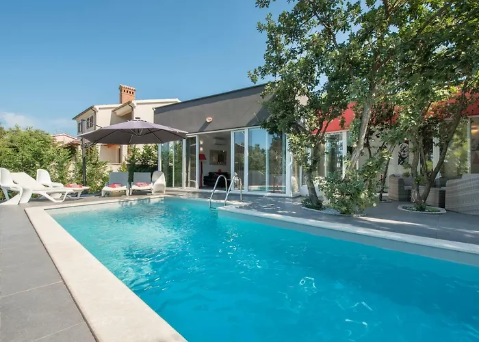 Modern Jura With Pool Near The Beach, Extra Pool Heating Available Medulin