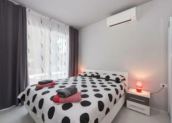 Modern Jura With Pool Near The Beach, Extra Pool Heating Available Medulin