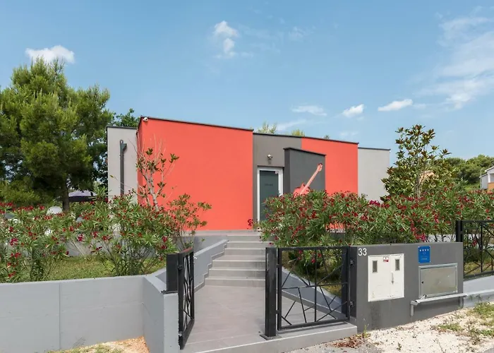Villa Modern Jura With Pool Near The Beach, Extra Pool Heating Available Medulin