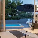 Villa Modern Jura With Pool Near The Beach, Extra Pool Heating Available Medulin