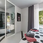 Modern Jura With Pool Near The Beach, Extra Pool Heating Available Medulin