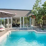 Modern Jura With Pool Near The Beach, Extra Pool Heating Available * Medulin