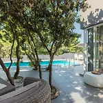Vila Modern Jura With Pool Near The Beach, Extra Pool Heating Available *