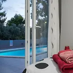 Vila Modern Jura With Pool Near The Beach, Extra Pool Heating Available Medulin
