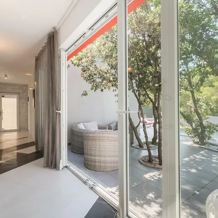 Βίλα Modern Jura With Pool Near The Beach, Extra Pool Heating Available