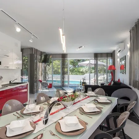 Modern Jura With Pool Near The Beach, Extra Pool Heating Available