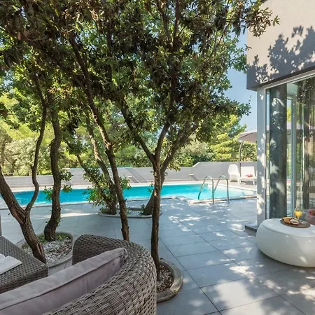 Βίλα Modern Jura With Pool Near The Beach, Extra Pool Heating Available *