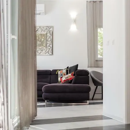 Βίλα Modern Jura With Pool Near The Beach, Extra Pool Heating Available Μεντουλίν