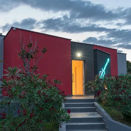 Vila Modern Jura With Pool Near The Beach, Extra Pool Heating Available Medulin