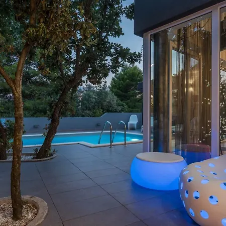Modern Jura With Pool Near The Beach, Extra Pool Heating Available Villa Medulin