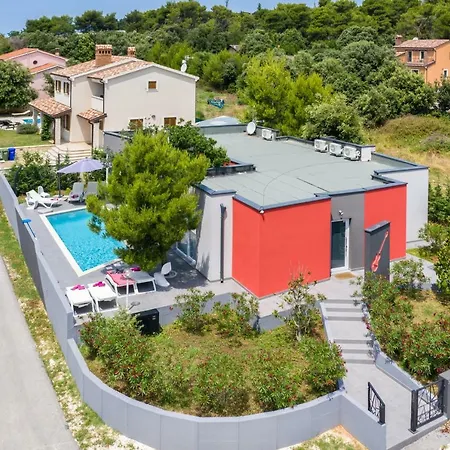 Vila Modern Jura With Pool Near The Beach, Extra Pool Heating Available *