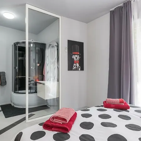 别墅 Modern Jura With Pool Near The Beach, Extra Pool Heating Available 梅杜林