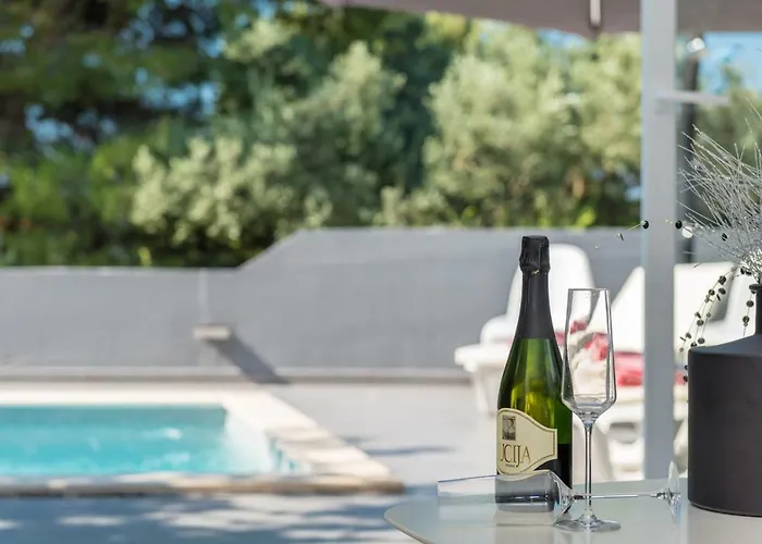 Modern Jura With Pool Near The Beach, Extra Pool Heating Available Vila Medulin