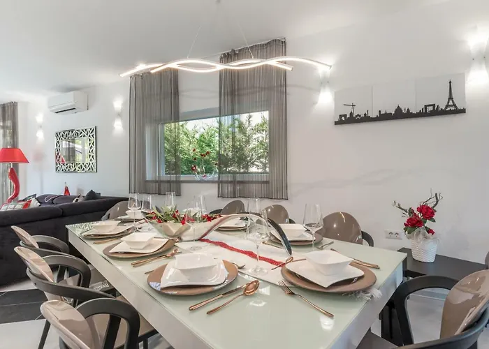 Modern Jura With Pool Near The Beach, Extra Pool Heating Available *