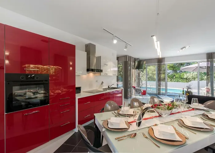 Vila Modern Jura With Pool Near The Beach, Extra Pool Heating Available