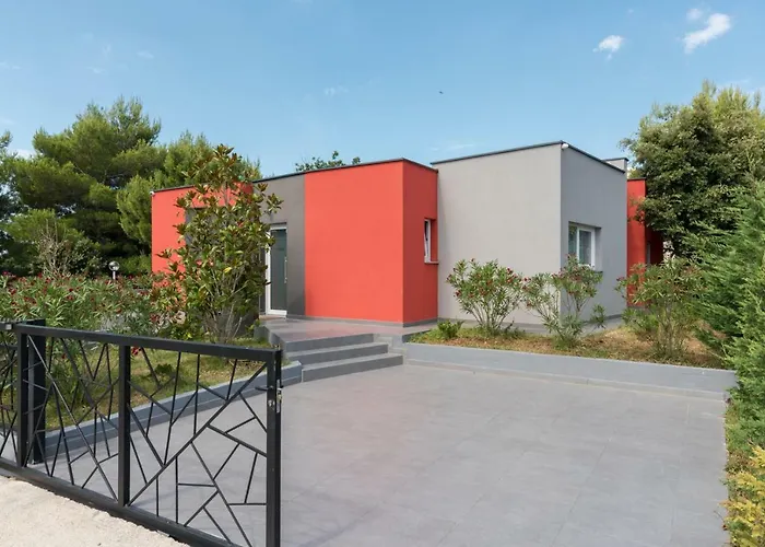 Modern Jura With Pool Near The Beach, Extra Pool Heating Available *