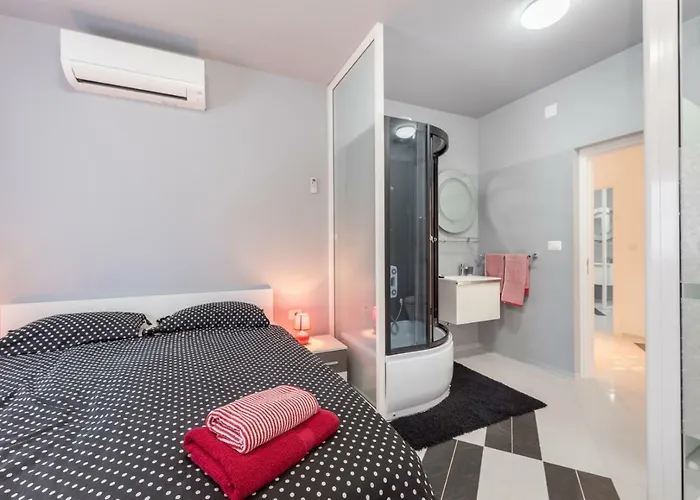 Vila Modern Jura With Pool Near The Beach, Extra Pool Heating Available Medulin