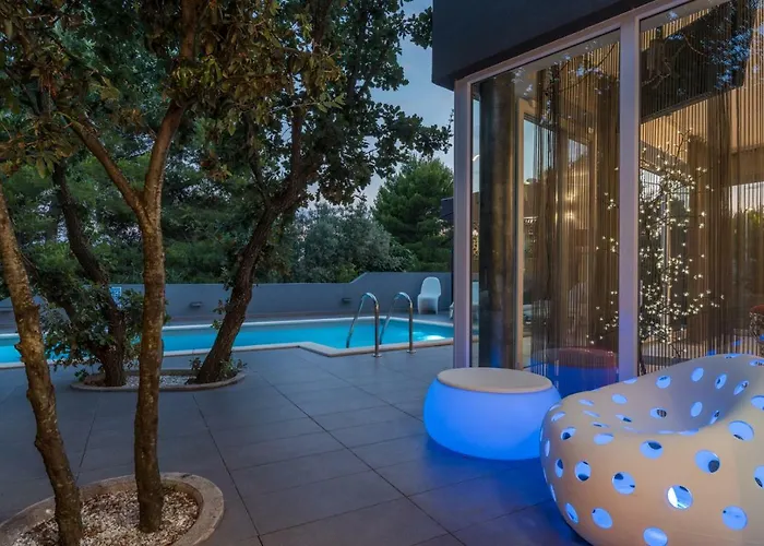 Modern Jura With Pool Near The Beach, Extra Pool Heating Available Villa Medulin