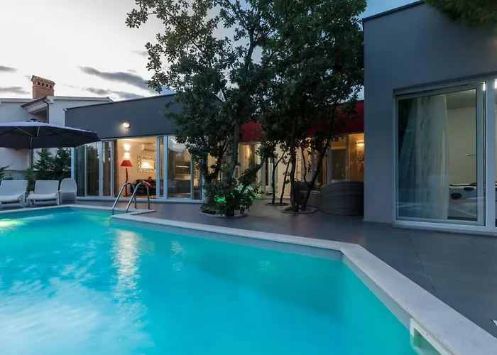 Modern Jura With Pool Near The Beach, Extra Pool Heating Available Villa