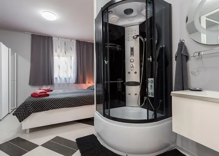 Modern Jura With Pool Near The Beach, Extra Pool Heating Available * Medulin