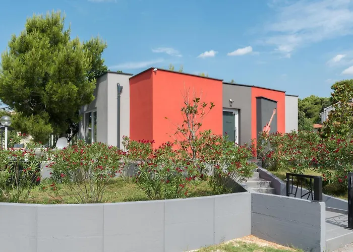 Modern Jura With Pool Near The Beach, Extra Pool Heating Available * Medulin