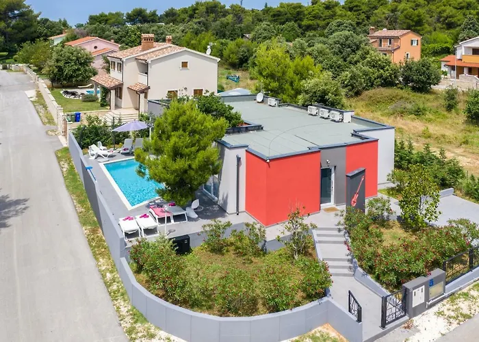 Vila Modern Jura With Pool Near The Beach, Extra Pool Heating Available *